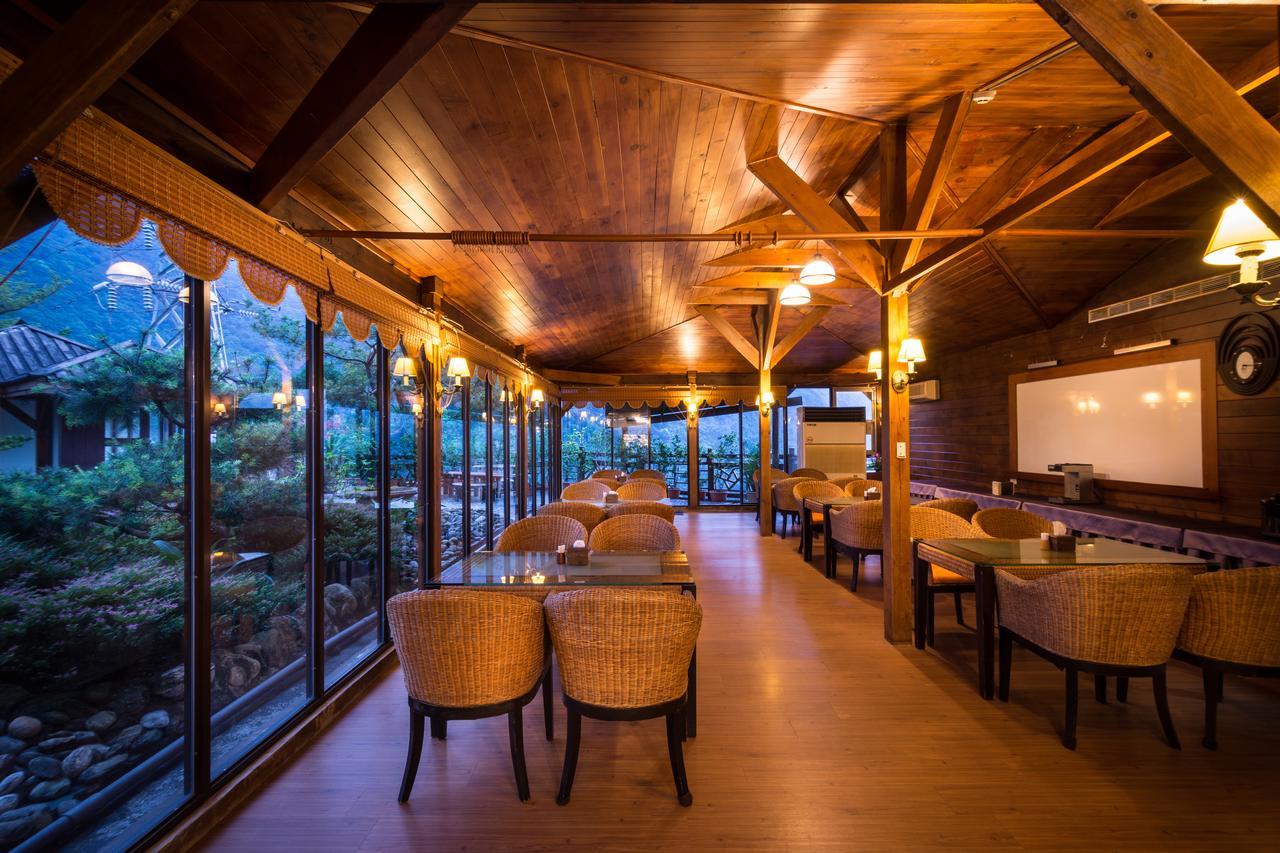 Wulai Sunglyu Hot Spring Resort מראה חיצוני תמונה